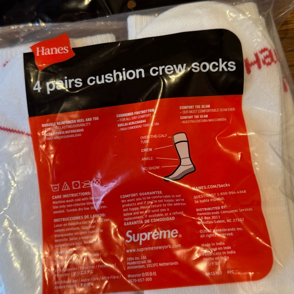Men’s Hanes x Supreme White Cushion Crew Socks - 4 Pack - Picture 3 of 4